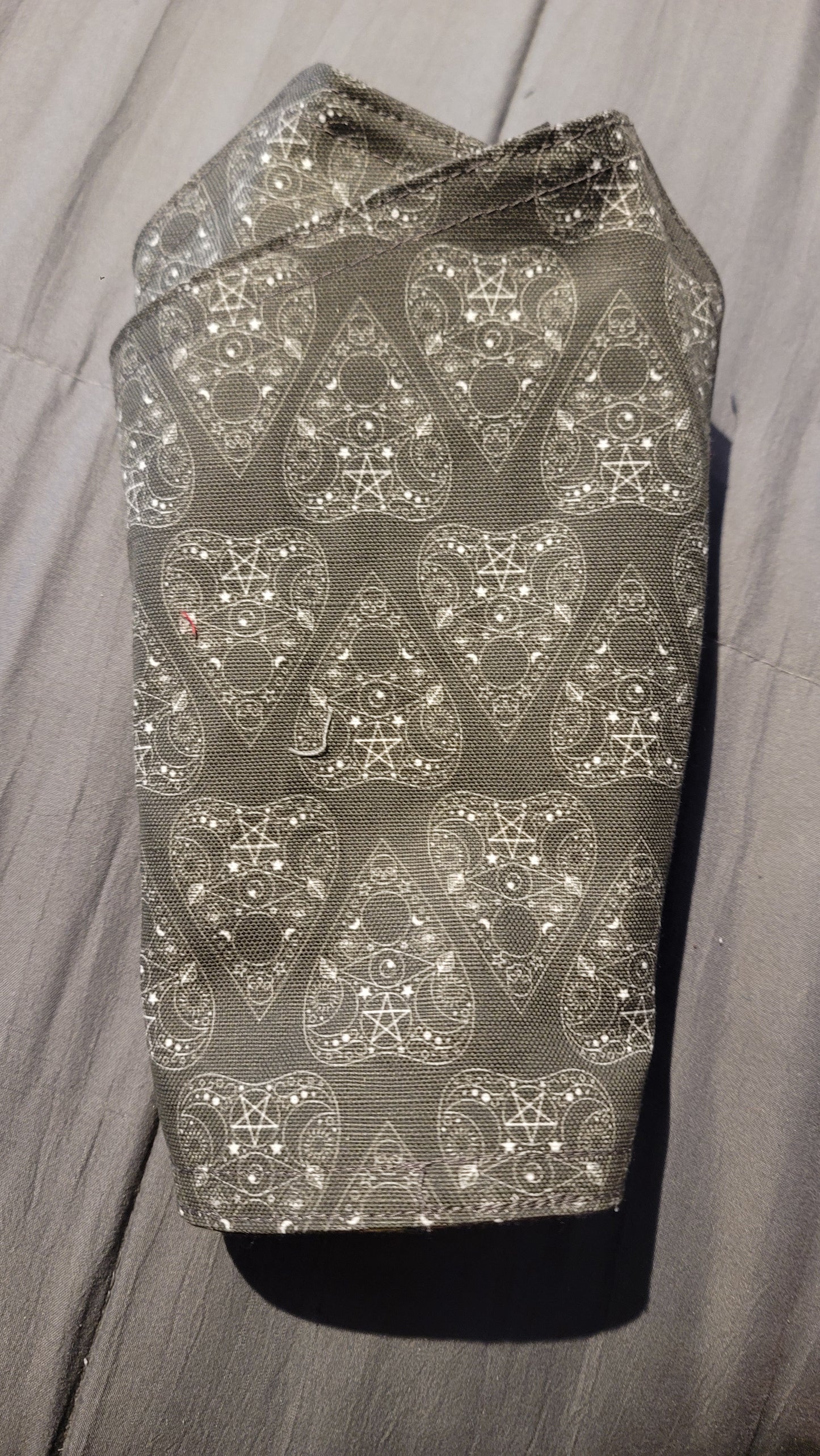 Canvas bracers